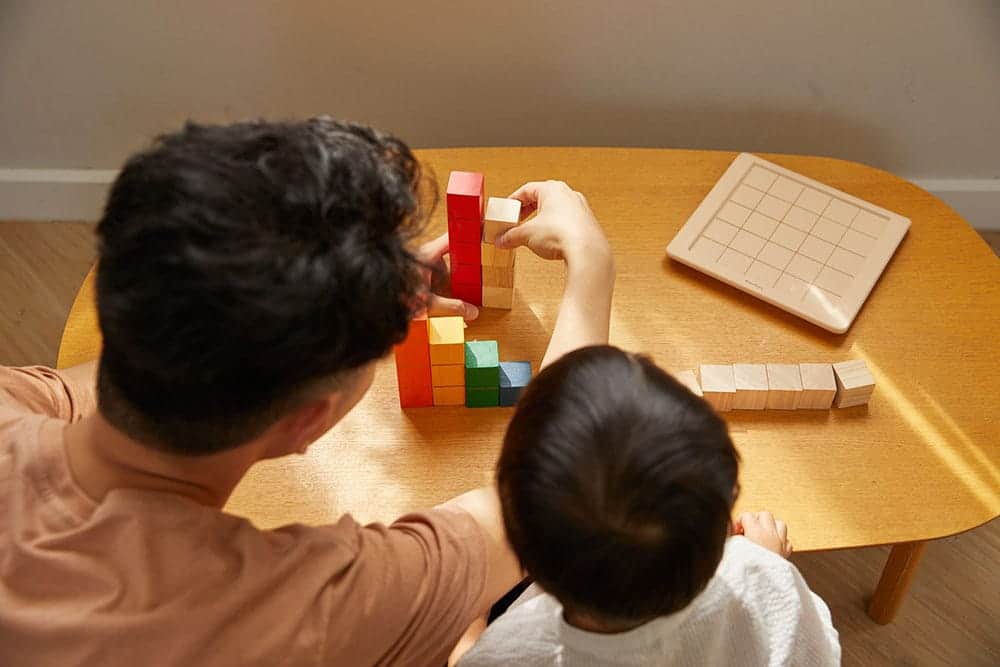 Χρωματιστοί Κύβοι Για Μέτρημα Plan Toys - Image 5